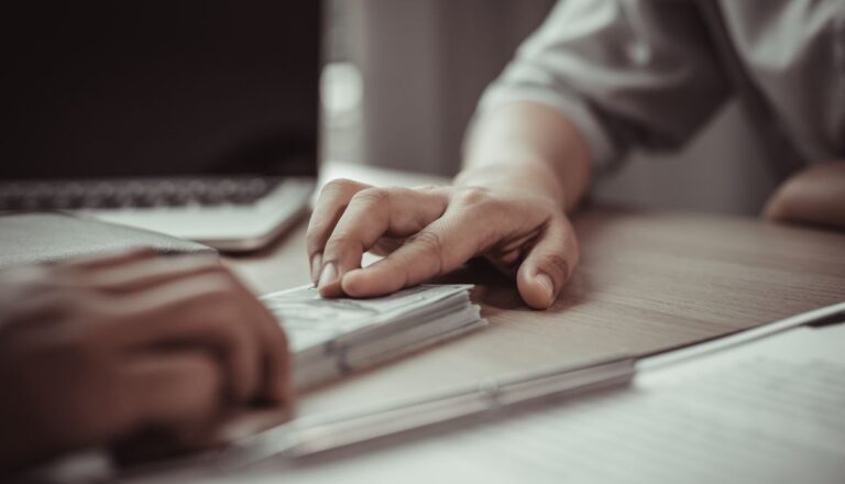 How to Cash Out a Life Insurance Policy